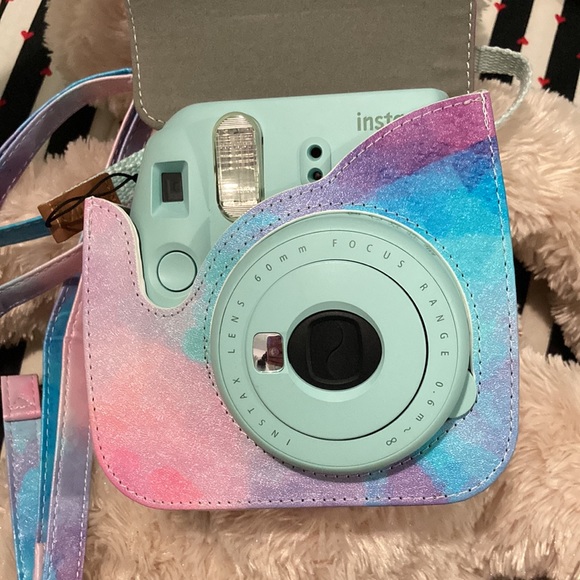 Fujifilm Instax Mini 9 with Case - Picture 2 of 11